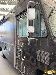 2000 P30 Step Van Coffee & Beverage Truck Reach-in Upright Cooler Arizona Diesel Engine for Sale