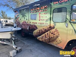2000 P32 Step Van Kitchen Food Truck All-purpose Food Truck Air Conditioning Florida Gas Engine for Sale