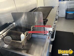 2000 P32 Step Van Kitchen Food Truck All-purpose Food Truck Exterior Customer Counter Florida Gas Engine for Sale