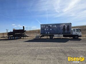 2000 Preparing Station Catering Food Truck Diamond Plated Aluminum Flooring Colorado Diesel Engine for Sale