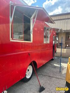 2000 Step Van Food Truck All-purpose Food Truck Upright Freezer Florida Diesel Engine for Sale