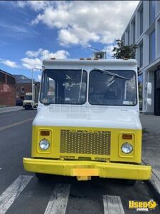 2000 Step Van Ice Cream Truck Cabinets New York Gas Engine for Sale