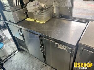 2000 Step Van Kitchen Food Truck All-purpose Food Truck Floor Drains New York Gas Engine for Sale
