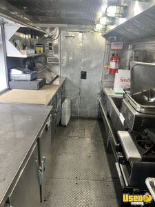 2000 Step Van Kitchen Food Truck All-purpose Food Truck Stainless Steel Wall Covers New York Gas Engine for Sale