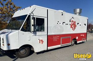 2000 Step Van Kitchen Food Truck All-purpose Food Truck Stainless Steel Wall Covers North Carolina Gas Engine for Sale