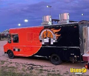 2000 Step Van Kitchen Food Truck All-purpose Food Truck Stainless Steel Wall Covers Wyoming Diesel Engine for Sale