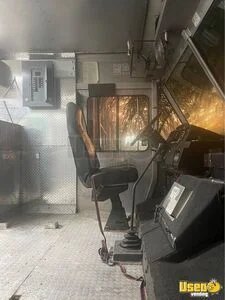 2000 Step Van Kitchen Food Truck All-purpose Food Truck Stovetop California Diesel Engine for Sale