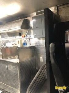 2000 Step Van Kitchen Food Truck All-purpose Food Truck Triple Sink California Diesel Engine for Sale