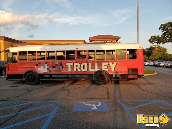 2000 Trolley Charter / Party Bus Party / Gaming Trailer Indiana for Sale