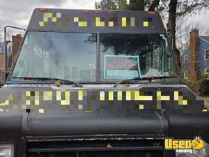 2000 Utilimaster All-purpose Food Truck Stainless Steel Wall Covers Connecticut Diesel Engine for Sale