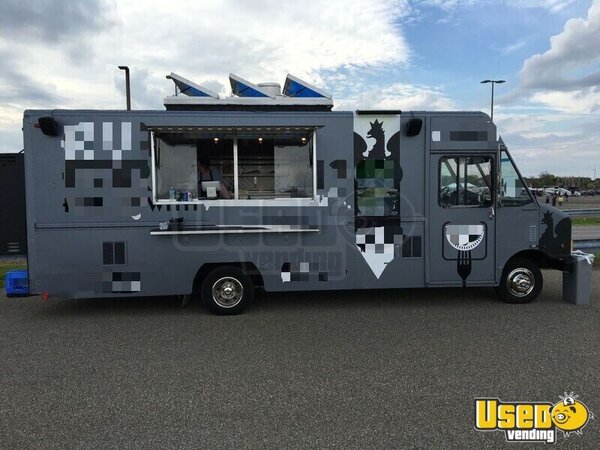 2000 Utilimaster Kitchen Food Truck All-purpose Food Truck New York for Sale