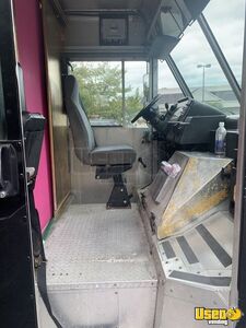 2000 Utilimaster Mobile Hair & Nail Salon Truck 14 Virginia Gas Engine for Sale