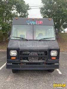 2000 Utilimaster Mobile Hair & Nail Salon Truck Air Conditioning Virginia Gas Engine for Sale