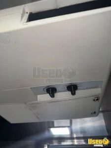 2000 Utilimax All-purpose Food Truck Additional 4 Florida Diesel Engine for Sale