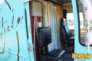 2000 Workhorse Stepvan Mobile Boutique Dressing Room Texas Gas Engine for Sale