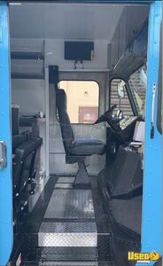 2001 2001 Workhorse P42 All-purpose Food Truck Stainless Steel Wall Covers Florida Diesel Engine for Sale