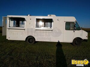 2001 26.5' Step Van Kitchen Food Truck All-purpose Food Truck Deep Freezer South Dakota Gas Engine for Sale