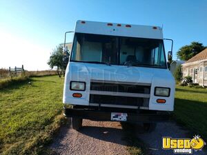 2001 26.5' Step Van Kitchen Food Truck All-purpose Food Truck Deep Freezer South Dakota Gas Engine for Sale