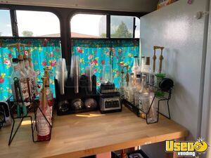2001 350 Coffee & Beverage Truck Reach-in Upright Cooler Montana Diesel Engine for Sale