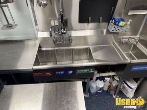 2001 5500 All-purpose Food Truck Ice Bin Illinois Diesel Engine for Sale