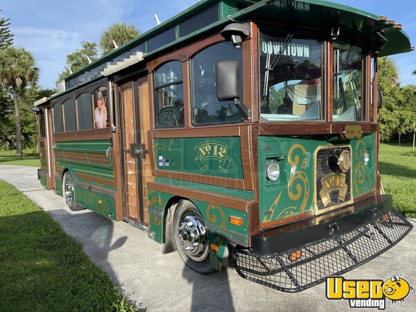 2001 Coach Trolley Kitchen Food Truck All-purpose Food Truck Florida Diesel Engine for Sale