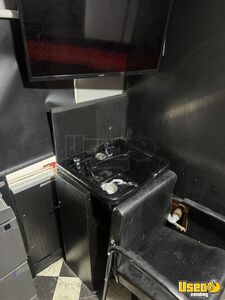 2001 Condor R-vision Mobile Hair & Nail Salon Truck Awning Texas Gas Engine for Sale