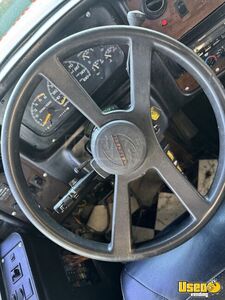 2001 Condor R-vision Mobile Hair & Nail Salon Truck Electrical Outlets Texas Gas Engine for Sale