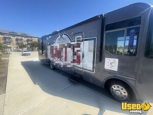 Converted 2001 Condor R-Vision Mobile Barber Shop with Solar Power + Bathroom for Sale in Texas!