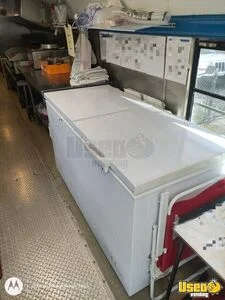 2001 Diesel Built Bus Kitchen Food Truck All-purpose Food Truck Interior Lighting North Carolina Diesel Engine for Sale