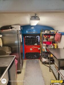 2001 Diesel Built Bus Kitchen Food Truck All-purpose Food Truck Microwave North Carolina Diesel Engine for Sale