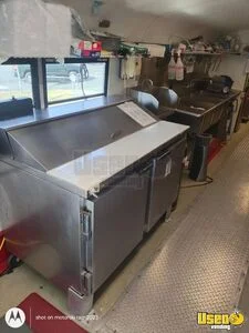 2001 Diesel Built Bus Kitchen Food Truck All-purpose Food Truck Slide-top Cooler North Carolina Diesel Engine for Sale