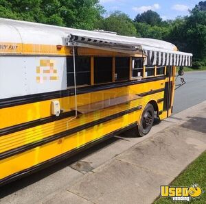 2001 Diesel Built Bus Kitchen Food Truck All-purpose Food Truck Stainless Steel Wall Covers North Carolina Diesel Engine for Sale
