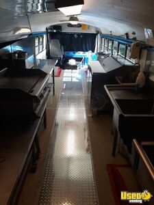 2001 Diesel Built Bus Kitchen Food Truck All-purpose Food Truck Surveillance Cameras North Carolina Diesel Engine for Sale