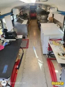2001 Diesel Built Bus Kitchen Food Truck All-purpose Food Truck Upright Freezer North Carolina Diesel Engine for Sale