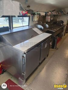 2001 Diesel Built Bus Kitchen Food Truck All-purpose Food Truck Upright Freezer North Carolina Diesel Engine for Sale
