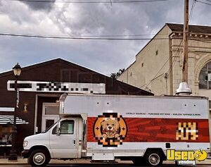 2001 E-450 Kitchen Food Truck All-purpose Food Truck Stainless Steel Wall Covers Pennsylvania Gas Engine for Sale
