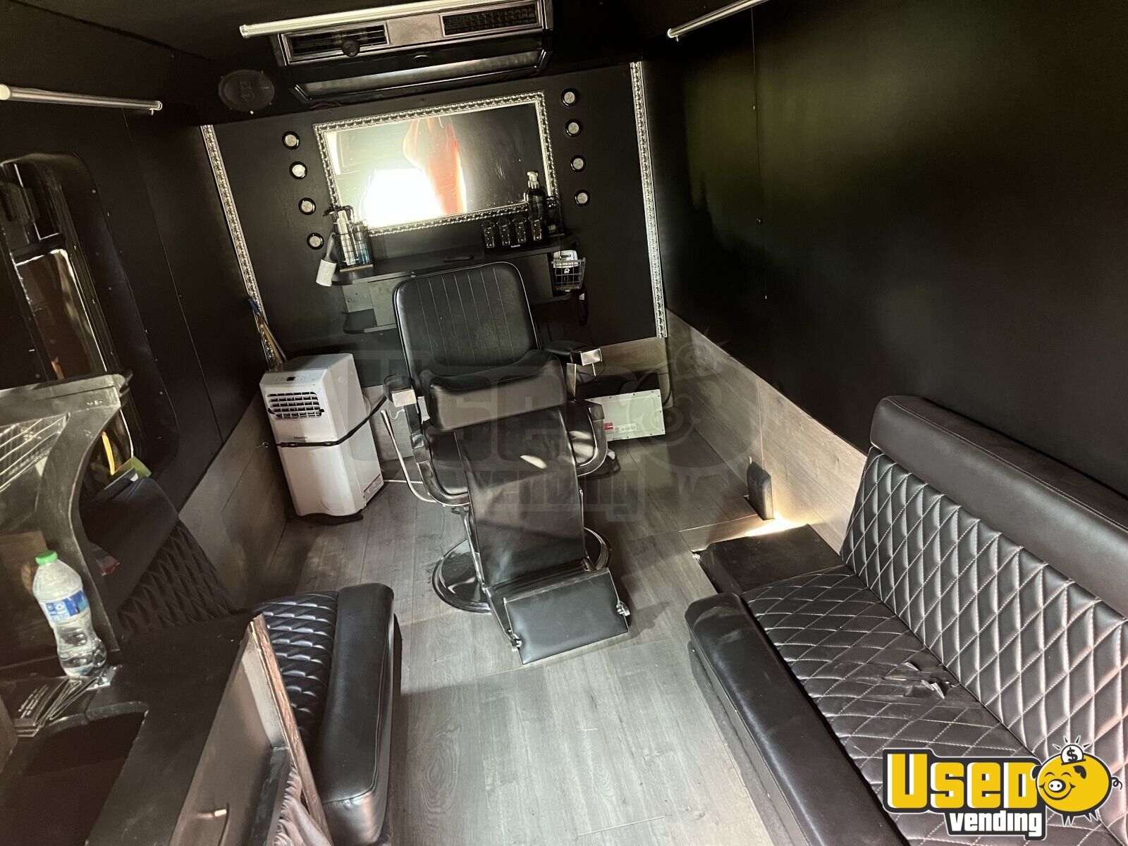 2001 Ford E-350 Mobile Hair Salon Truck | Barbershop On Wheels for Sale in  Texas