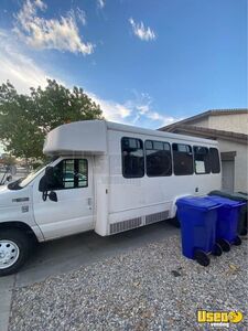 2001 E450 Mobile Hair & Nail Salon Truck Air Conditioning California for Sale