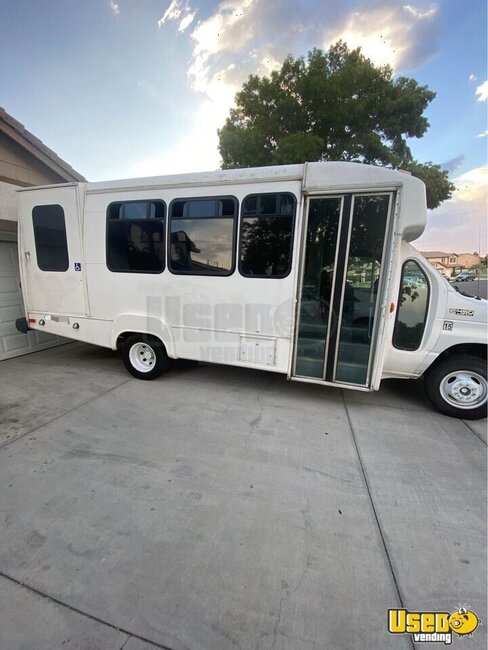 2001 E450 Mobile Hair & Nail Salon Truck California for Sale