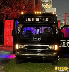 2001 E450 Mobile Hair & Nail Salon Truck Exterior Lighting Florida Diesel Engine for Sale