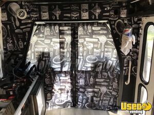 2001 E450 Mobile Hair & Nail Salon Truck Premium Brakes Florida Diesel Engine for Sale