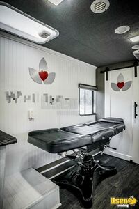 2001 E450 Mobile Hair Salon Truck Bathroom California Gas Engine for Sale
