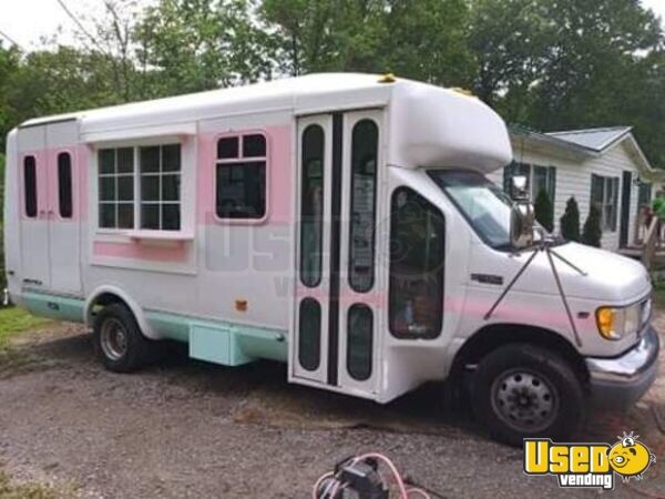 2001 Econoline Bus Ice Cream / Shaved Ice Truck Ice Cream Truck Anti-lock Brakes Tennessee Gas Engine for Sale