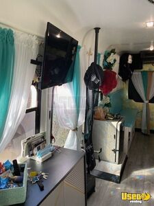 2001 Express 3500 Mobile Hair & Nail Salon Truck Tv Texas Gas Engine for Sale