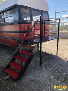 2001 Flat Front Bus Kitchen Food Truck All-purpose Food Truck Air Conditioning Texas Diesel Engine for Sale