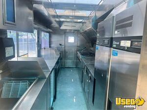 2001 Food Truck All-purpose Food Truck Diamond Plated Aluminum Flooring California Diesel Engine for Sale