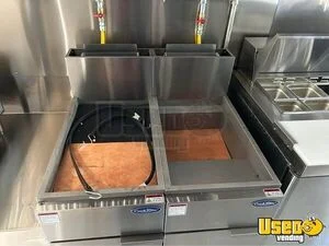 2001 Food Truck All-purpose Food Truck Reach-in Upright Cooler North Carolina Diesel Engine for Sale