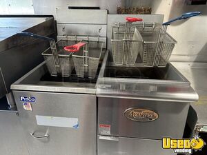 2001 Frht Vn All-purpose Food Truck Diamond Plated Aluminum Flooring Florida Diesel Engine for Sale