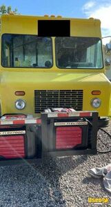 2001 Kitchen Food Truck All-purpose Food Truck Air Conditioning North Carolina Diesel Engine for Sale