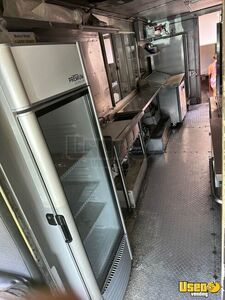 2001 Kitchen Food Truck All-purpose Food Truck Diamond Plated Aluminum Flooring Florida Diesel Engine for Sale